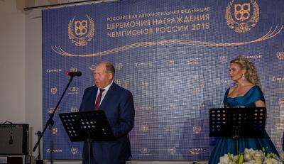 Дмитрию Малахову в Москве вручили две награды Российской автомобильной федерации